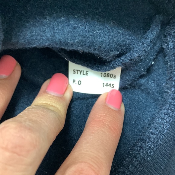 College Kids - Quinnipiac University Sweatshirt - size 12M - Picture 5 of 5